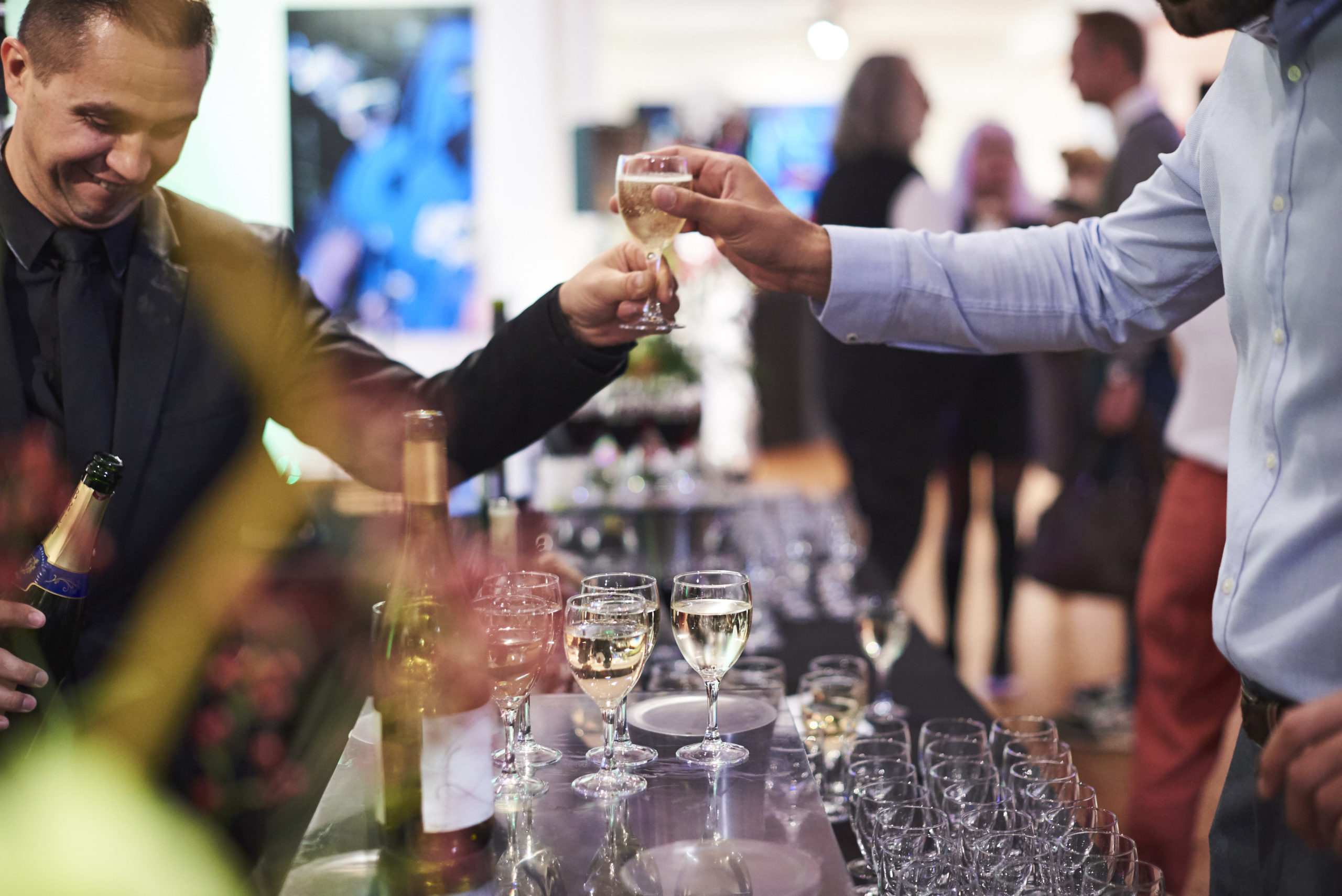 Moment collectif pendant une soirée de fin d’année d’entreprise