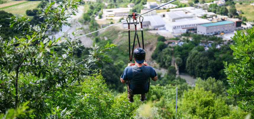 Zipline dans les montagnes Albanaise