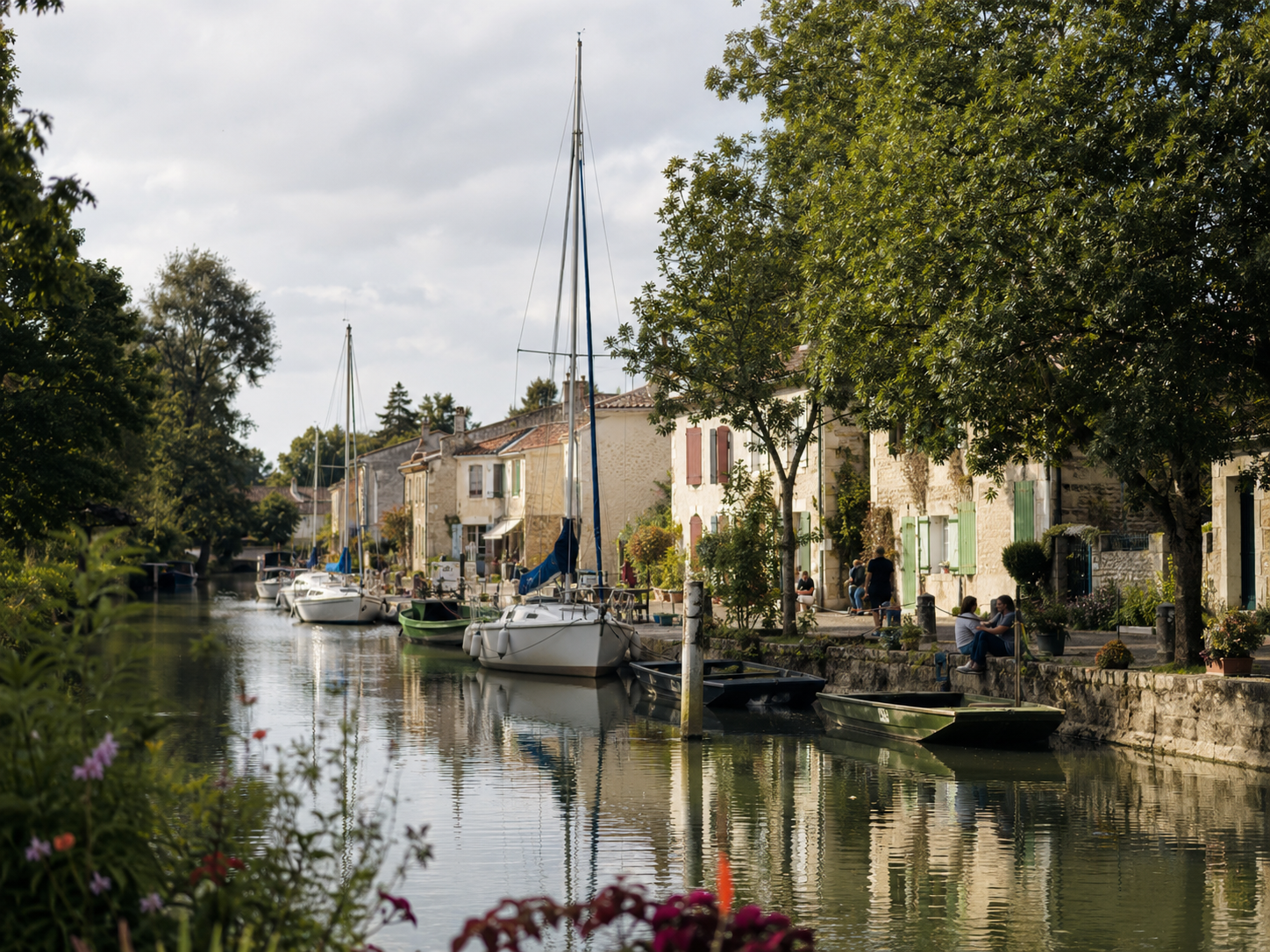 Activité en canoë dans le Marais poitevin pendant un séminaire d’entreprise