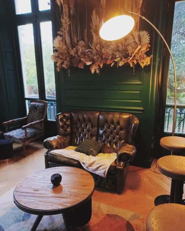 // PLACE
Apportez de l'élégance et du raffinement à vos événements en privatisant cet espace.

#nantescity #igersnantes #love_france #event #design #decoration
#nantesmaville #eventspace #placetovisit #eventplanner #instagood #beautifuldestinations #newlife #Evenementiel #eventplanning #picoftheday #france #igersfrance #venuefinder #venuefinding #nantes #smilesensation #new #design #art
